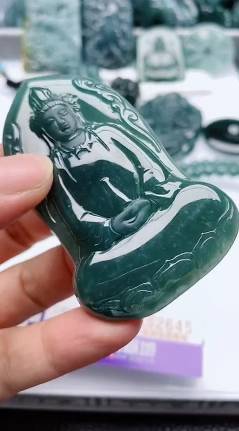 颈饰未镶嵌翡翠
