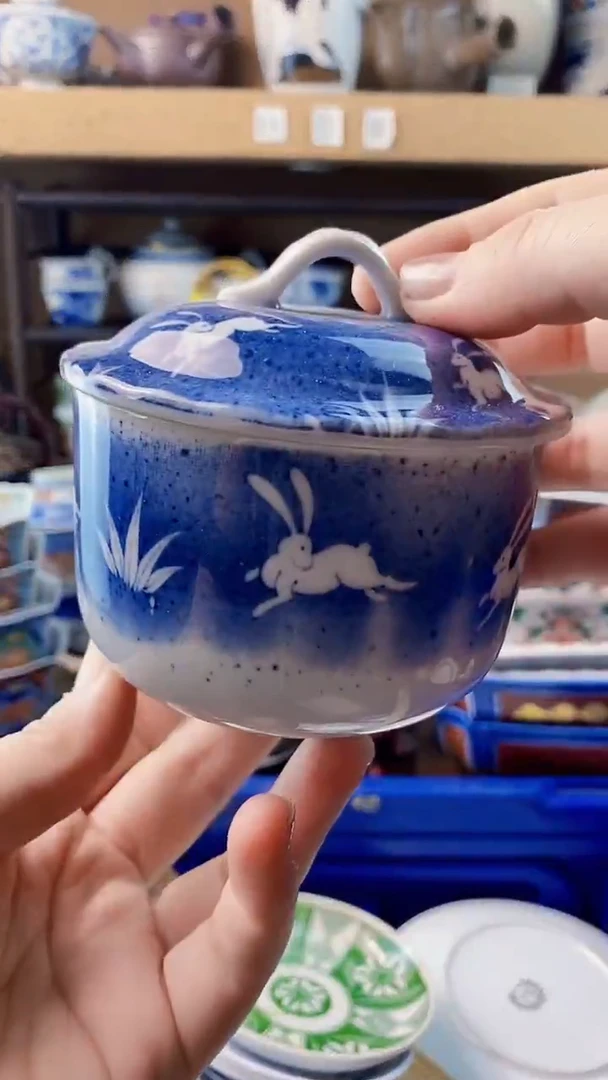 瓷片小兔子   盖碗