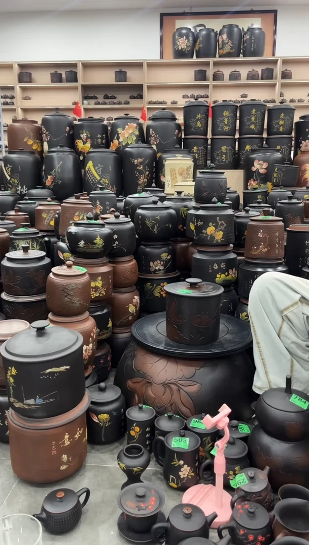罐瑕疵茶叶罐  小五饼荷花   945
