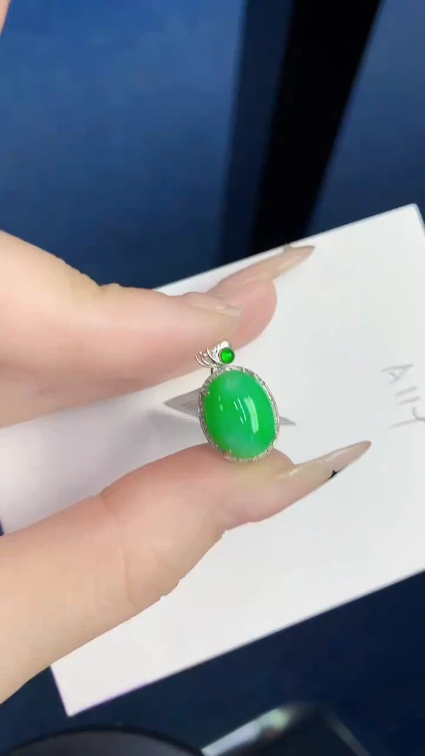 颈饰18K金镶嵌翡翠缅甸天然翡翠A货