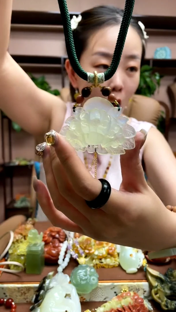 未镶嵌岫玉颈饰·1