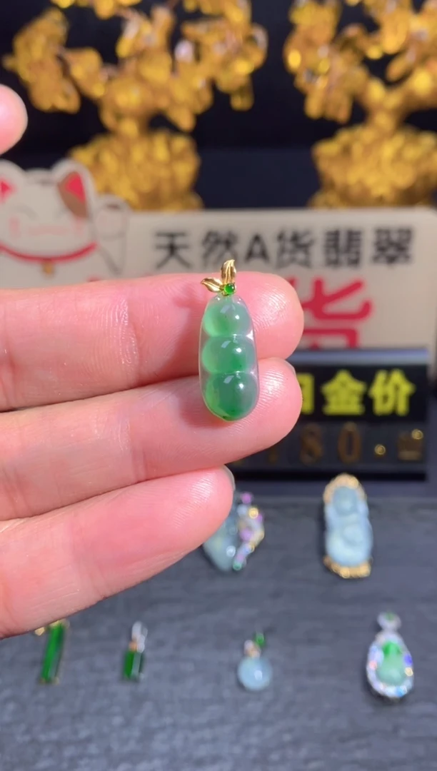 翡翠18K金镶嵌颈饰