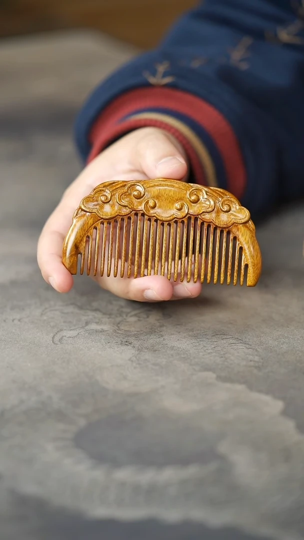 金丝楠老料大漆款祥云梳