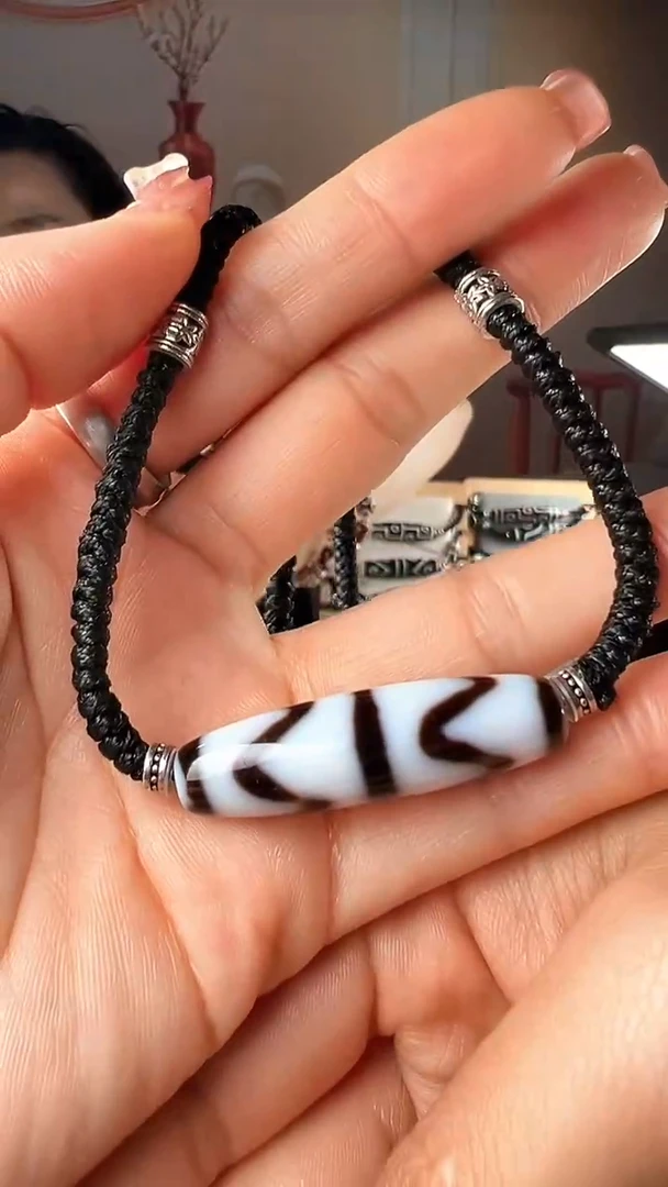 玛瑙/玉髓颈饰未镶嵌虎牙