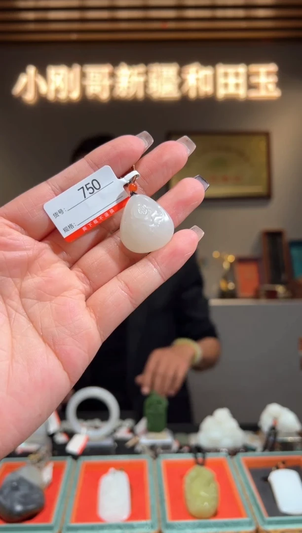 颈饰未镶嵌和田玉1