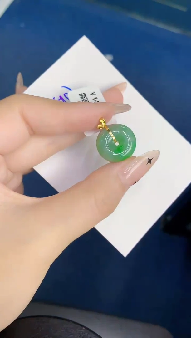 颈饰18K金镶嵌翡翠缅甸天然翡翠A货