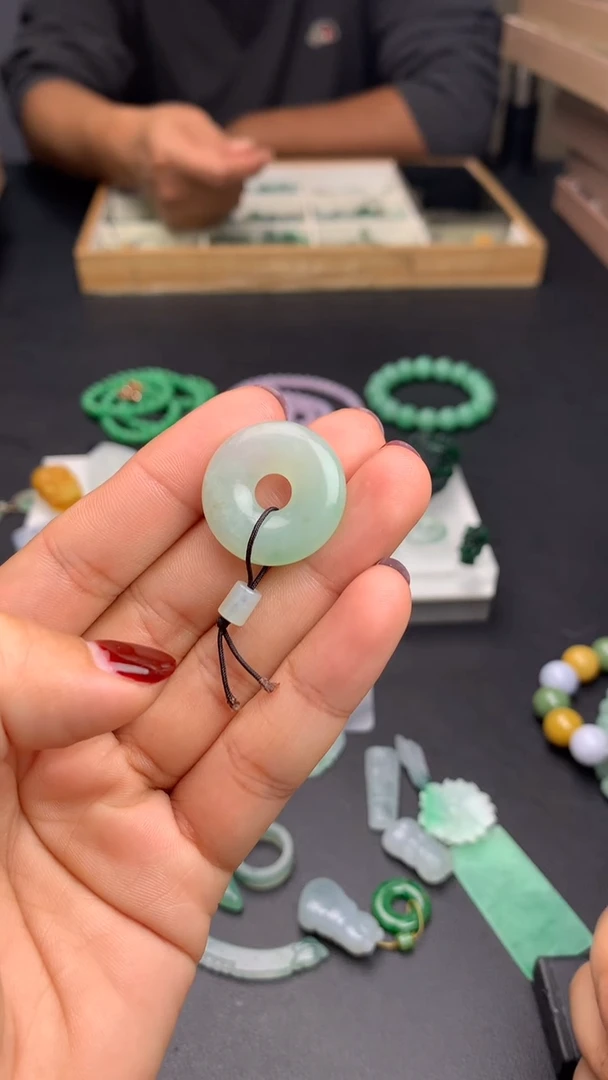 【闪购商品】翡翠颈饰未镶嵌