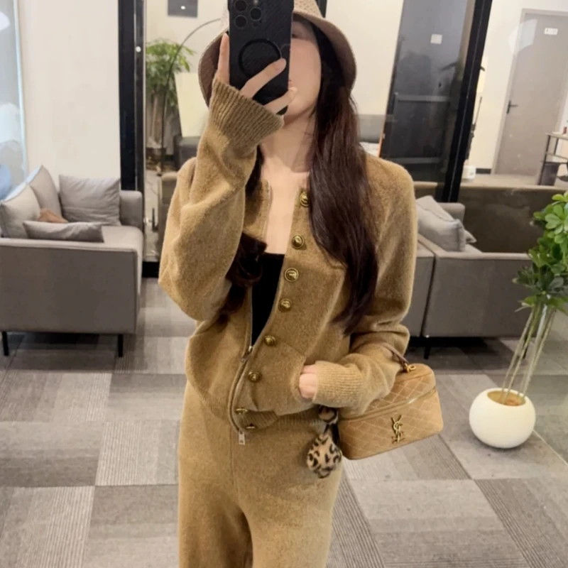 今年流行的女装套装2025新款休闲慵懒风加厚针织开衫休闲裤两件套