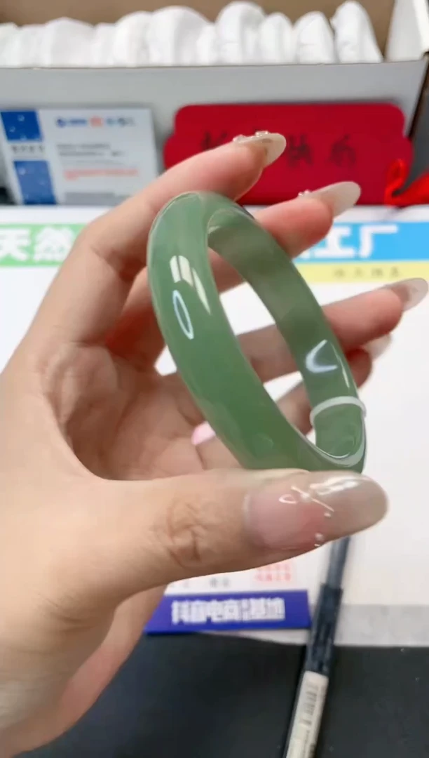 【闪购商品】石英质玉手镯未镶嵌108-58