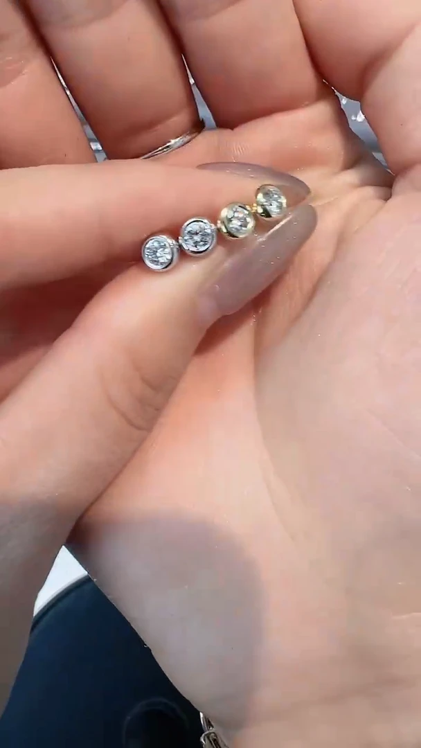 【闪购商品】钻石耳饰18K金镶嵌多样性发一