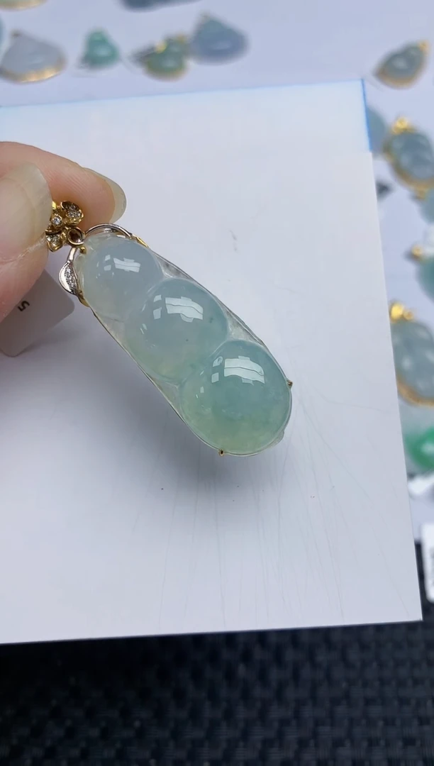 翡翠18K金镶嵌颈饰天然翡翠A货