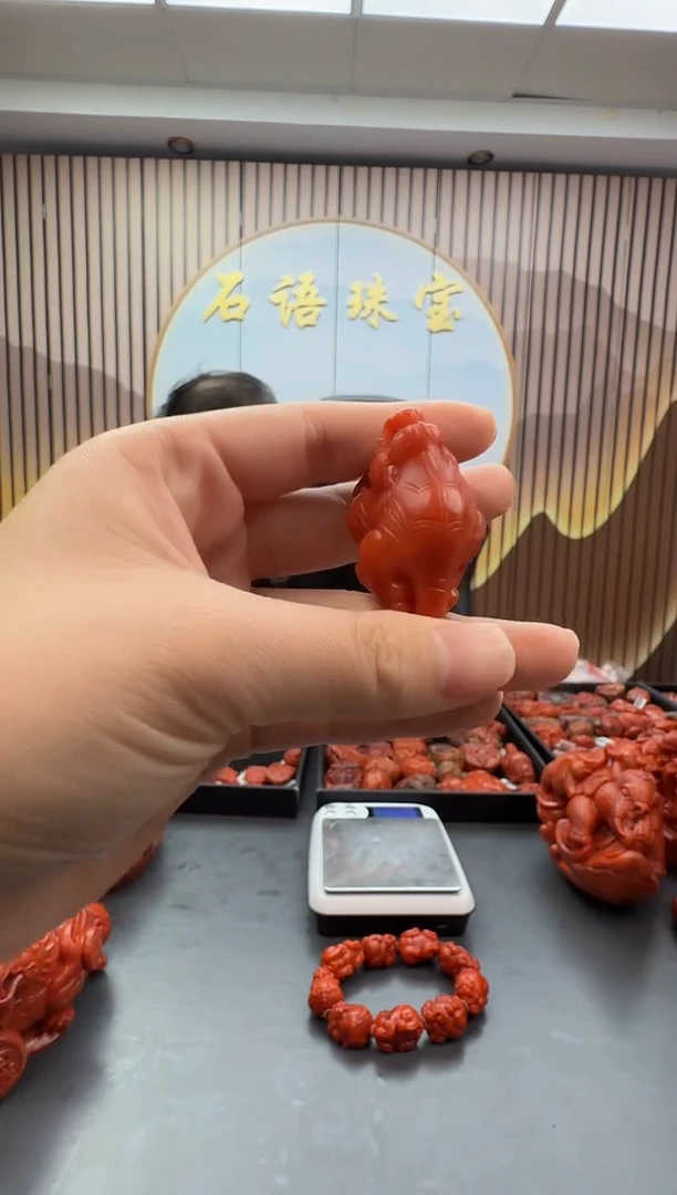 未镶嵌雕刻南红玛瑙025ZB1110产品一个