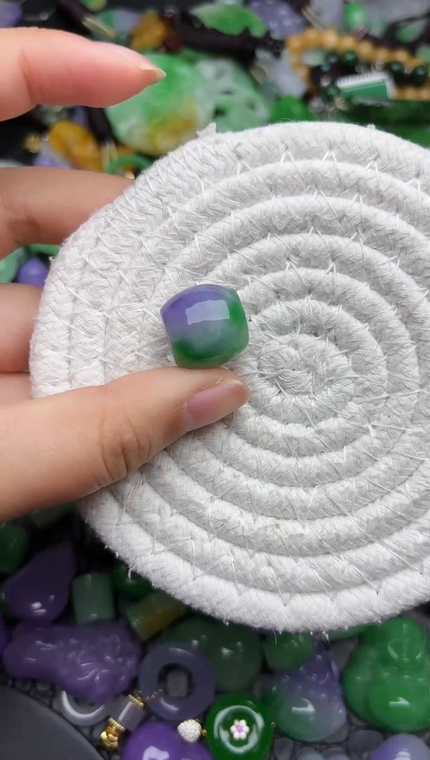 颈饰未镶嵌翡翠缅甸翡翠吊坠