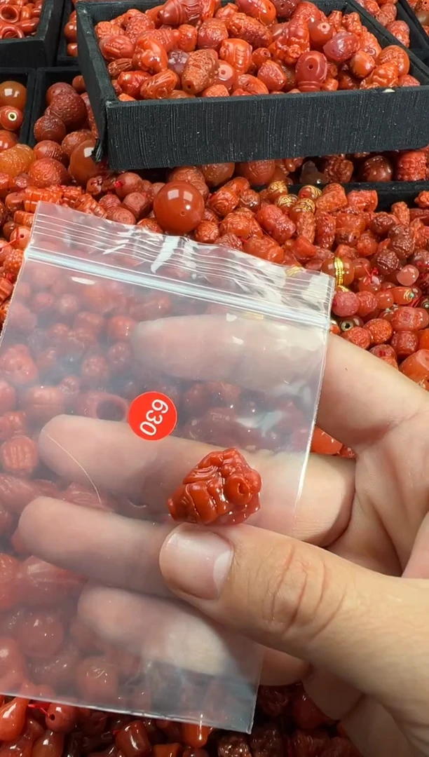 南红玛瑙未镶嵌颈饰1