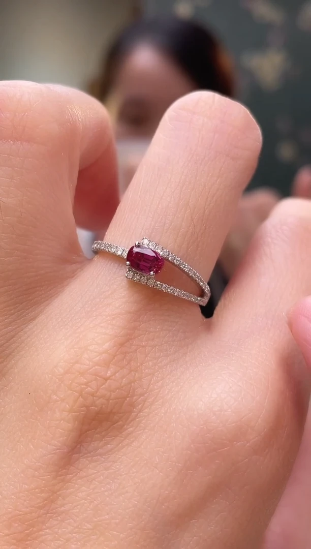 18K金镶嵌戒指红宝石主石：0.51ct