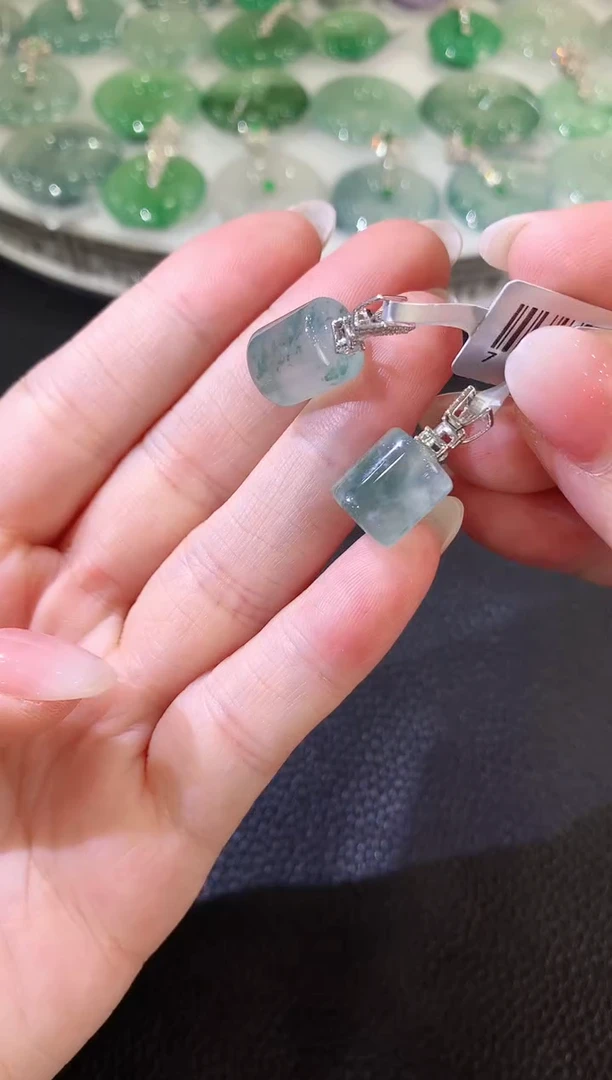 翡翠18K金镶嵌吊坠(不含链)A20 多样性发货一件