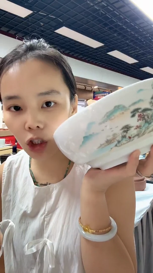瓷片一个高端系列的汤碗
