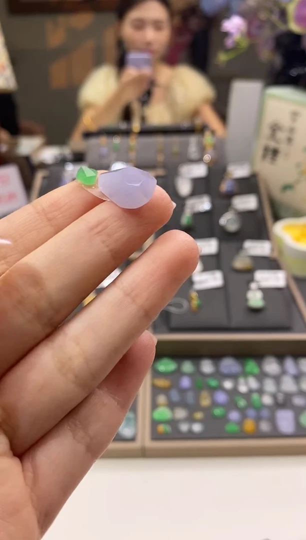 颈饰未镶嵌翡翠随形