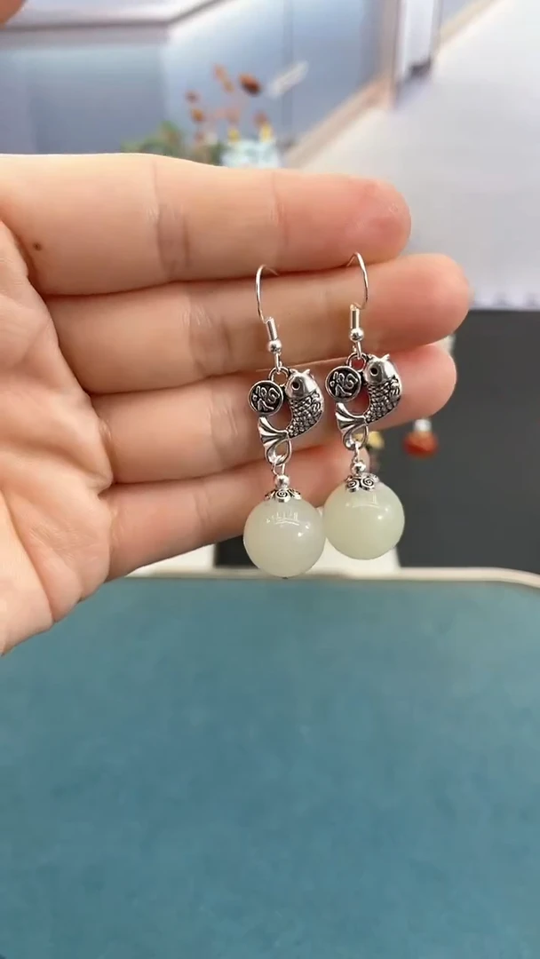 银S925镶嵌和田玉耳饰14mm白玉小鱼耳钩