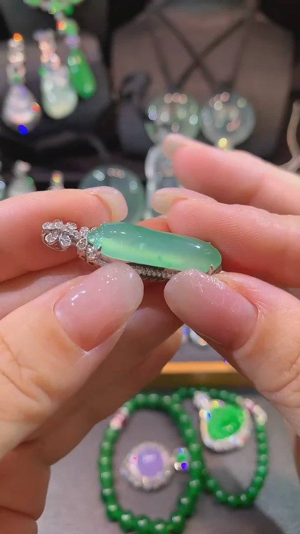 翡翠18K金镶嵌吊坠(不含链)吊坠