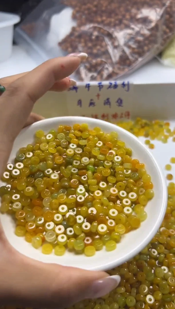 翡翠未镶嵌颈饰w2855黄翡算盘6*3mm*30颗