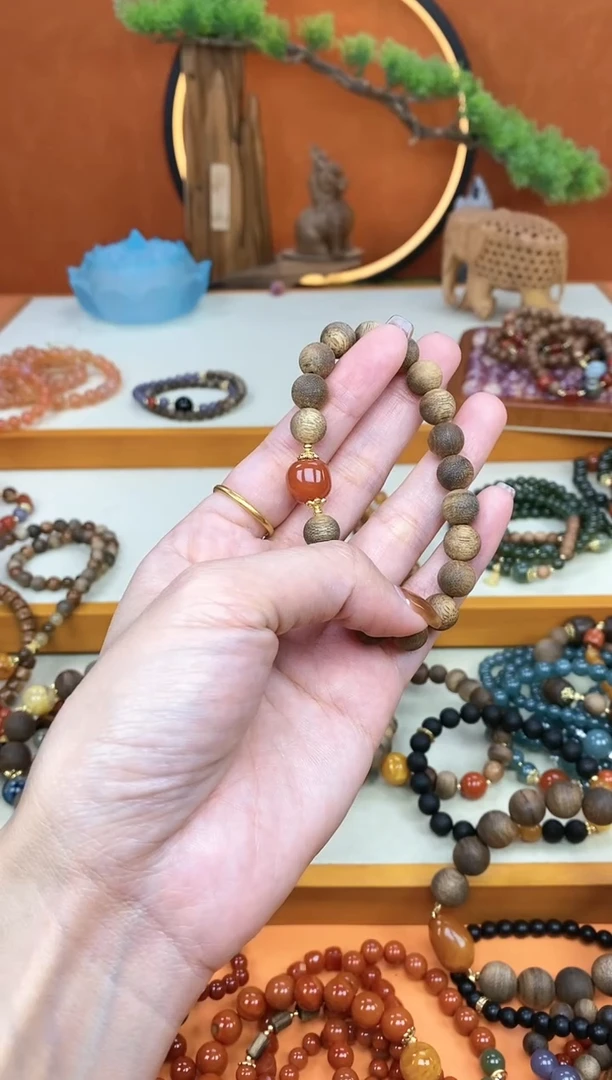 【闪购商品】檀香木手串未镶嵌单圈莺歌绿南红玛瑙香香手串