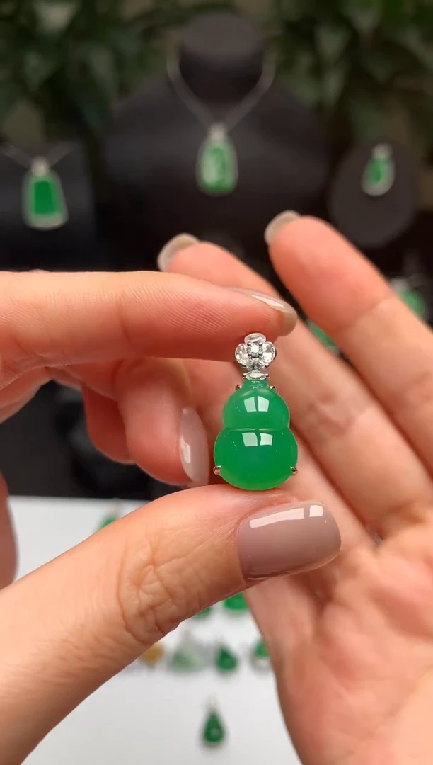 翡翠18K金镶嵌吊坠(不含链)葫芦