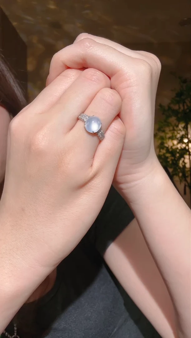 18K金镶嵌戒指翡翠奶**妹蛋面戒指