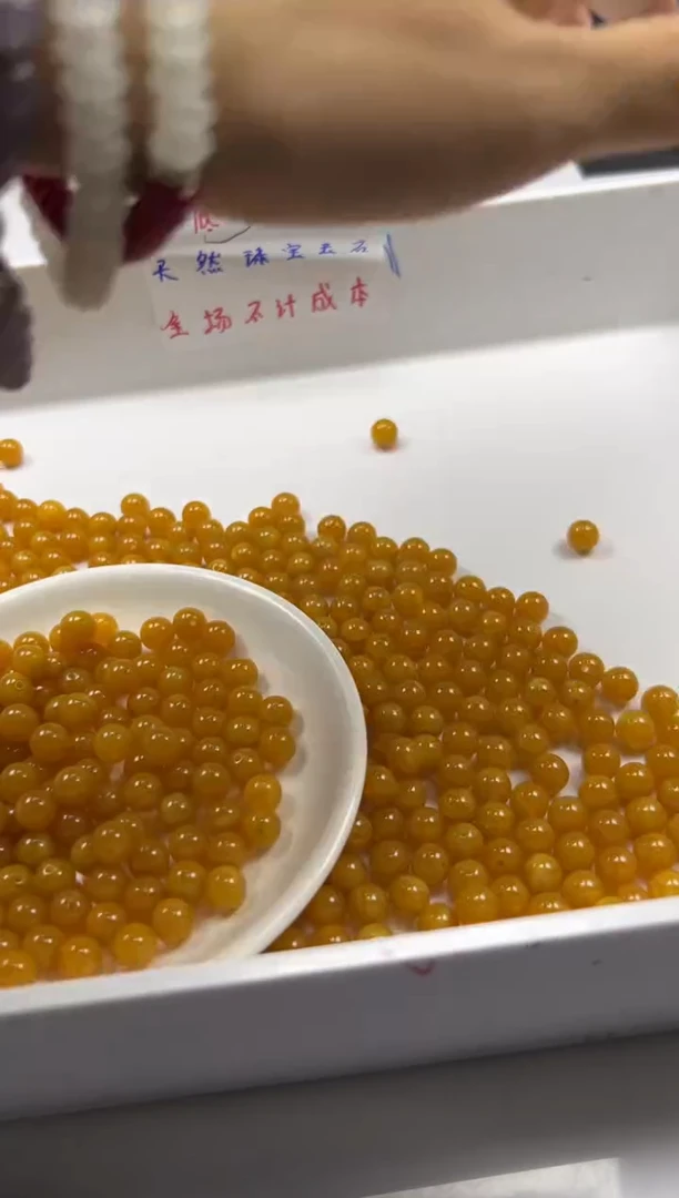 未镶嵌颈饰蜜蜡w99鸡油黄蜜蜡8mm*25颗