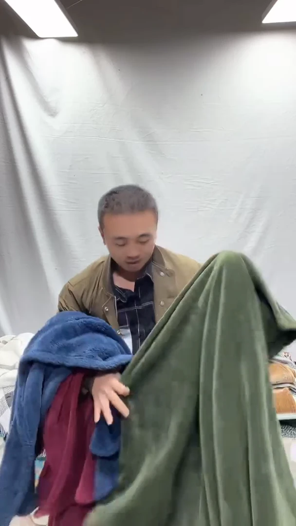 聚酯纤维1.3*1.5加厚随机颜色