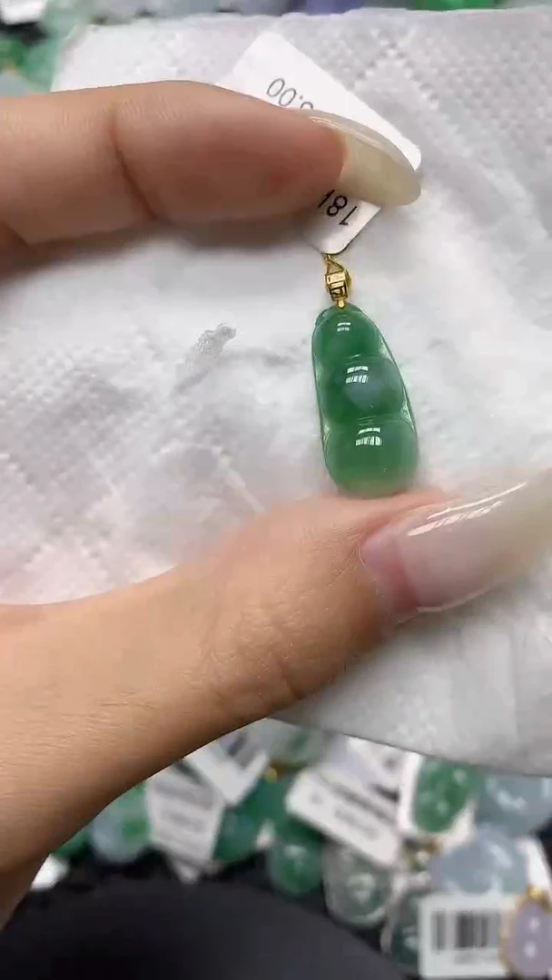 颈饰18K金镶嵌翡翠11111111111