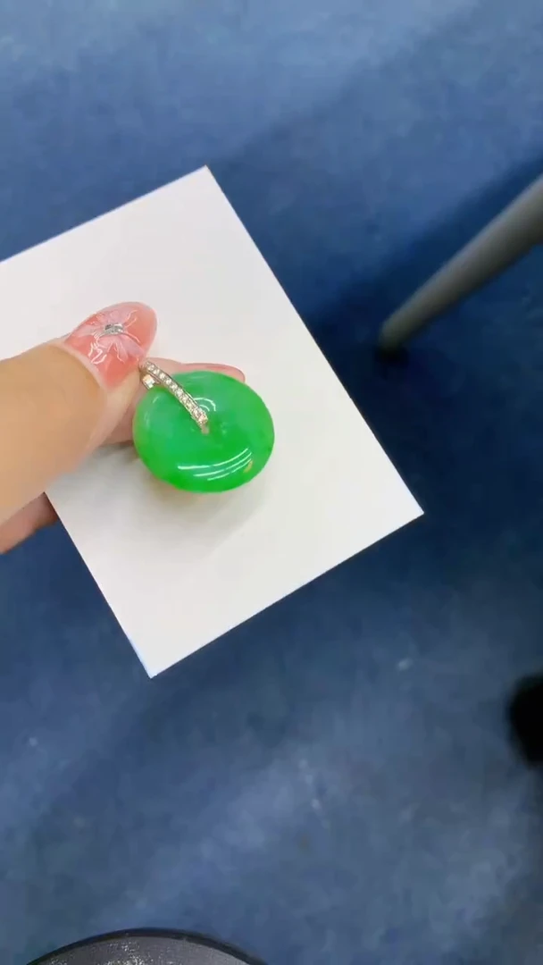 颈饰18K金镶嵌翡翠1