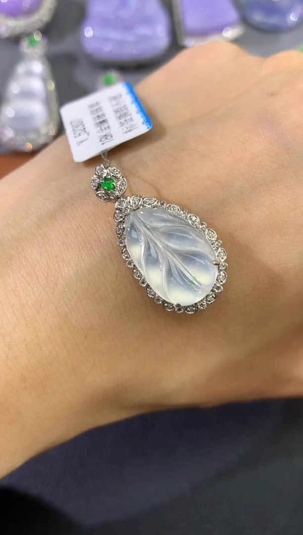 吊坠(不含链)18K金镶嵌翡翠A43多样性发其一