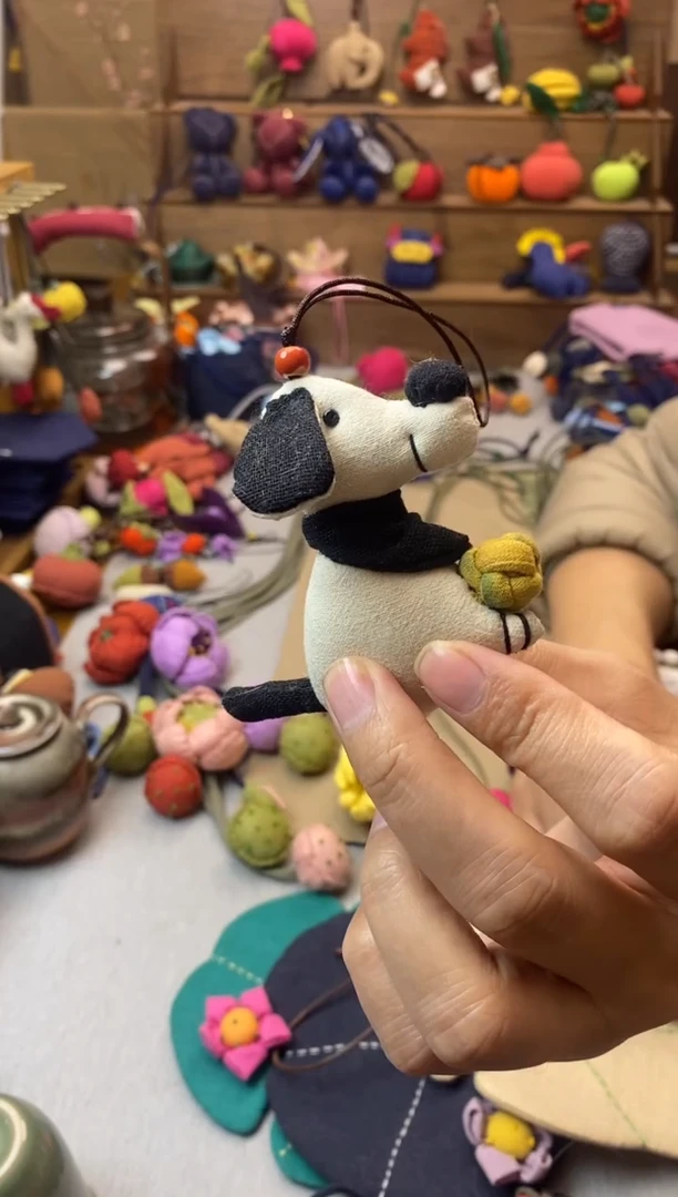 布艺小狗（黑尾巴）