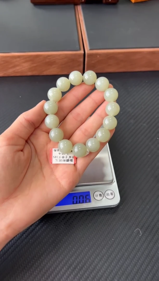【闪购商品】未镶嵌和田玉手串且末微色差近矿卡14 S