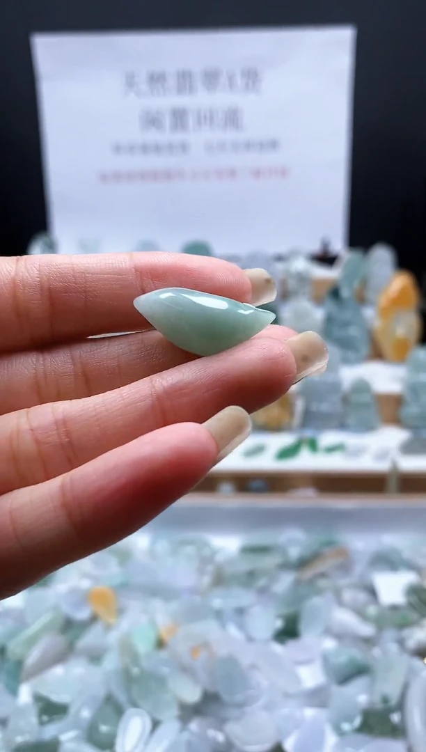 翡翠未镶嵌吊坠(不含链)130福瓜