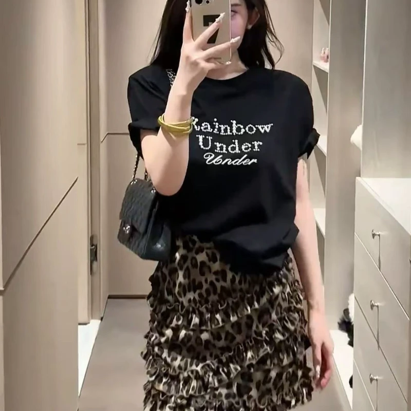2025夏季百搭时尚套装烫钻珍珠字母上衣显瘦t恤女+豹纹裙两件套