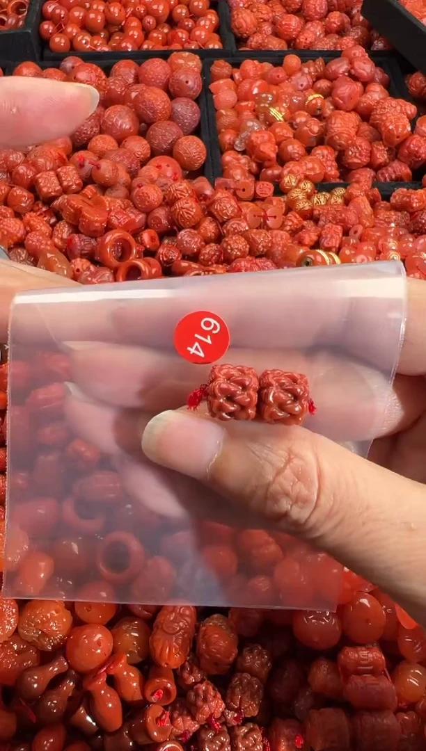 南红玛瑙未镶嵌颈饰1