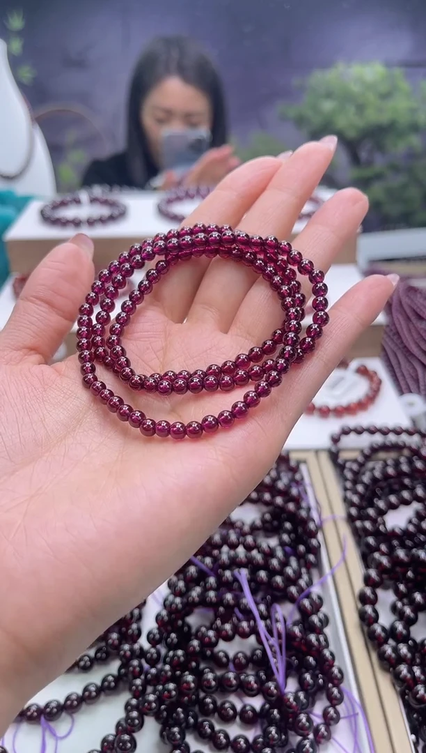【闪购商品】石榴石手串未镶嵌紫牙乌石榴石多圈4mm+，多样式发一