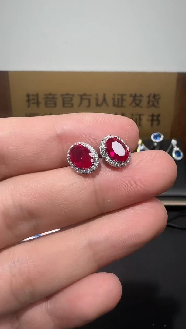 18K金镶嵌耳饰红宝石998