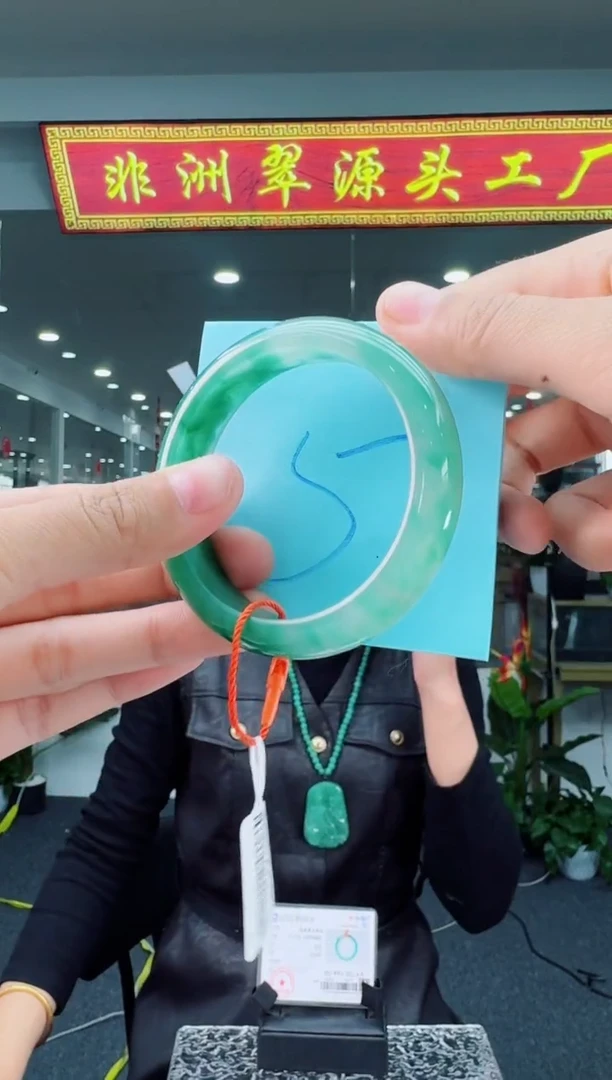 【闪购商品】石英质玉手镯未镶嵌天然A货 非洲翠 手镯（单品）