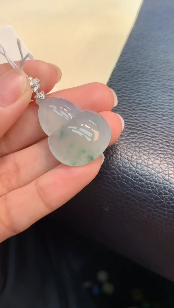 颈饰18K金镶嵌翡翠1