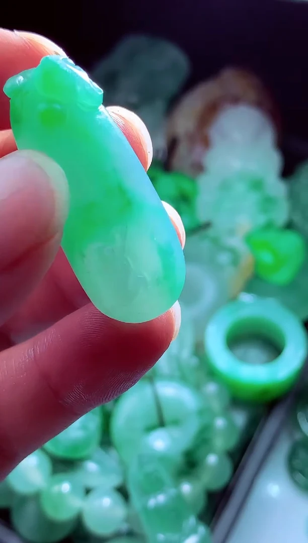 未镶嵌定制翡翠糖**?翡翠毛货定制