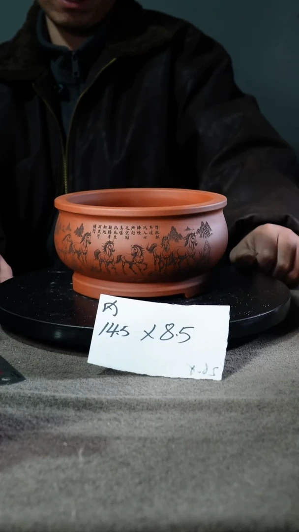 A宜兴紫砂小花盆