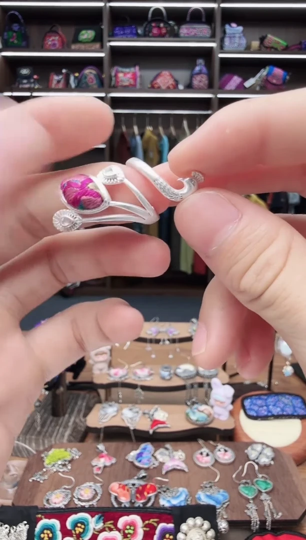 织绣162蒙阿苏苗绣传承旗舰店