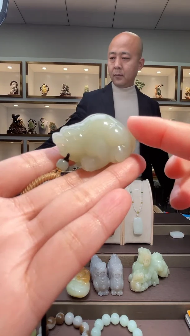 颈饰未镶嵌和田玉苏