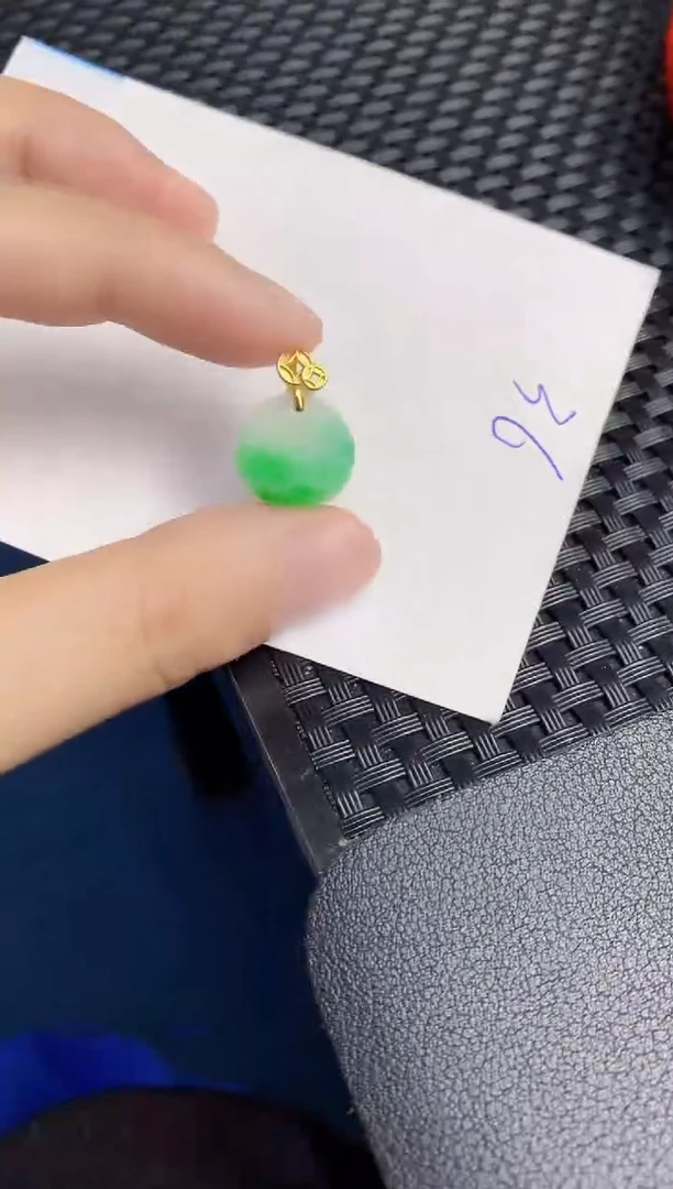 翡翠未镶嵌颈饰000000000