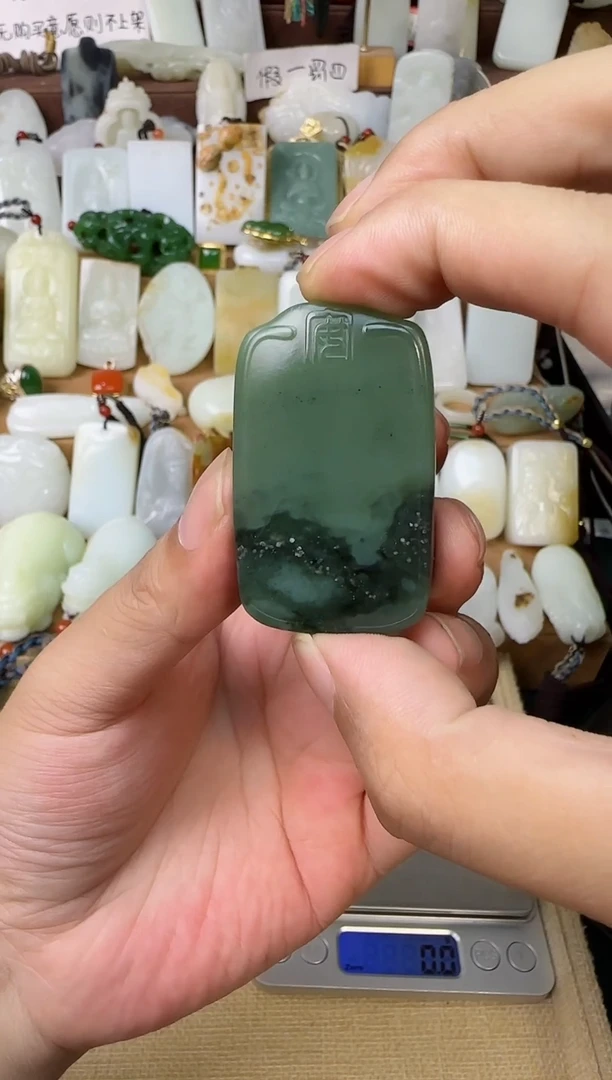 和田玉未镶嵌颈饰吊坠