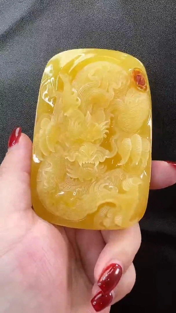 未镶嵌颈饰琥珀吊坠