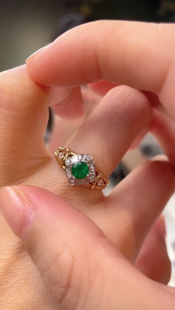 18K金镶嵌戒指祖母绿阿富汗主石：0.41ct